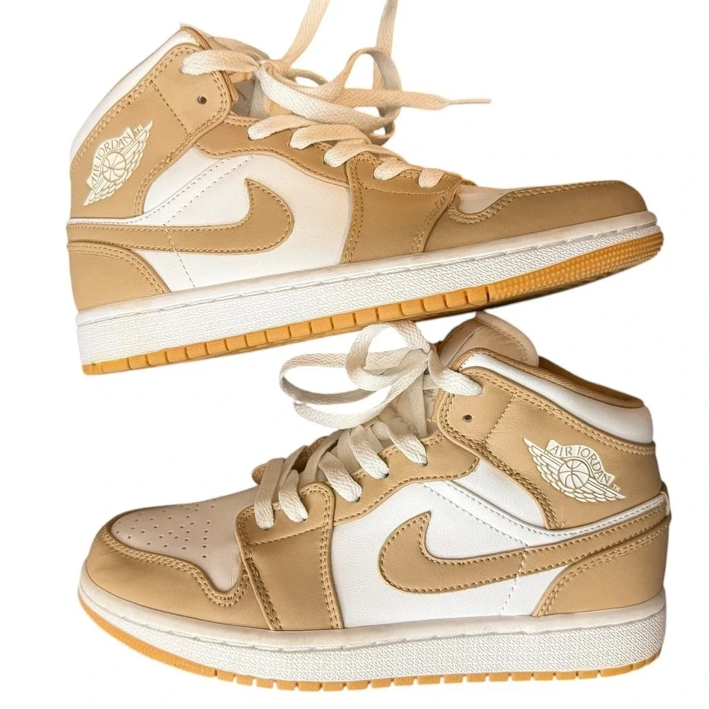 Nike Air Jordan 1 Mid Boys Sneakers 6Y Tan Gum Hemp White Leather 554724-271